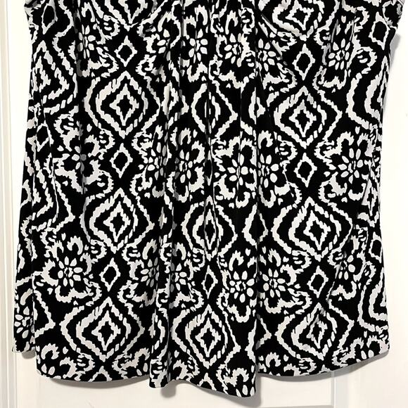 Avenue Sleeveless Floral and Geometric Print Top - Picture 5 of 10